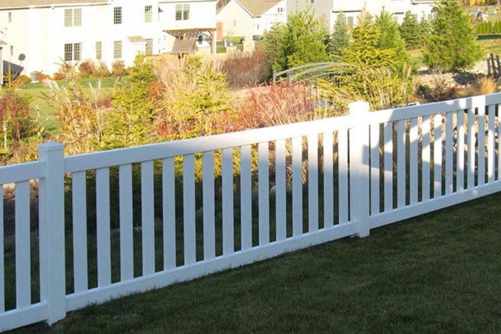 white vinyl pool fence