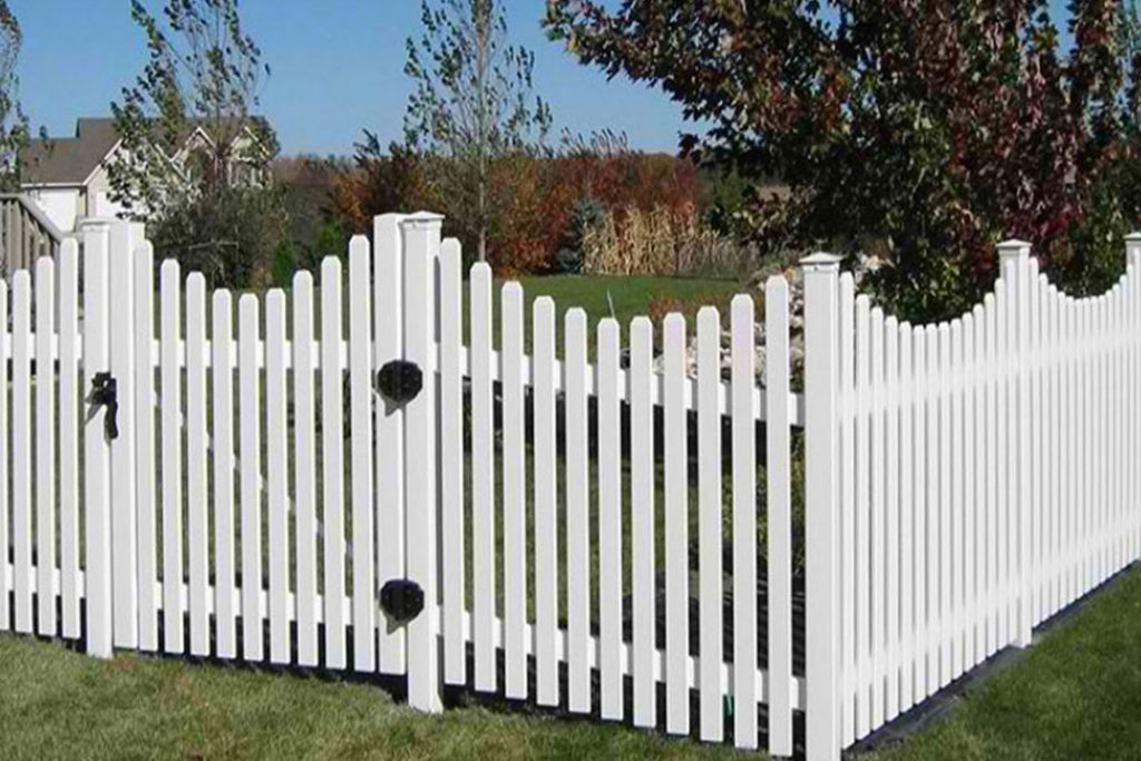 white vinyl scalloped picket fence